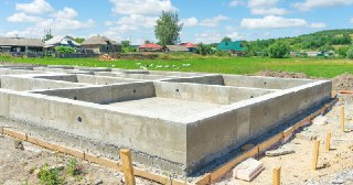 Ленточный фундамент Каменка цена от 2700 руб.